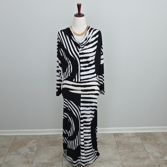 Sexy Diva Dresses & Skirts - Sexy Diva Black and White Striped Maxi Dress Size M